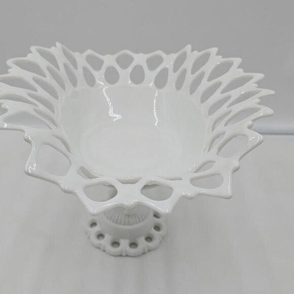 Westmoreland Doric‎ Lattice Milk Elegant Scalloped Pierced Banana Glass Stand - Picture 2 of 16